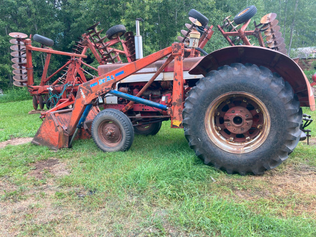 560 International Tractor in Farming Equipment in Nipawin - Image 2