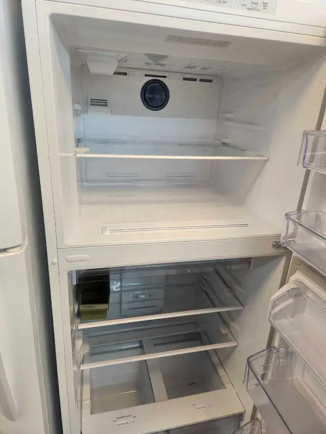 réfrigérateur  in Refrigerators in City of Montréal - Image 3