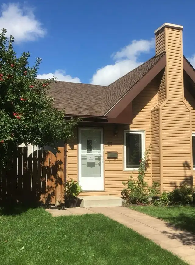 Gutter & Eavestrough cleaning service.523046275441633287