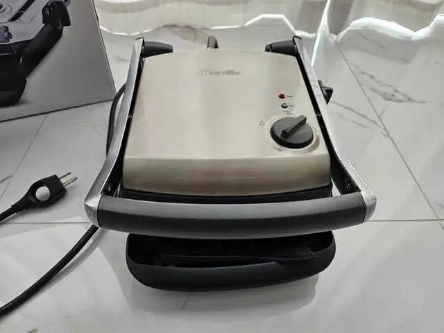 Breville Panini Grill Press Sandwich Maker Brushed Stainless Stl in Microwaves & Cookers in Markham / York Region - Image 3