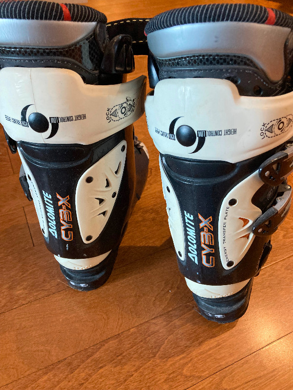 Bottes de ski alpin Dolomite taille 7 - Alpine ski boots size 7 dans Ski  à Ville de Montréal - Image 2