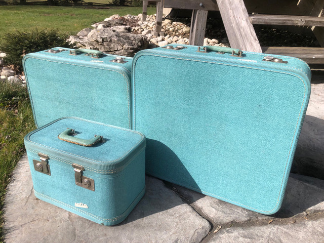 Vintage 1950’s Air Lite Luggage By Acme Travel Train Case Makeup in Arts & Collectibles in Oakville / Halton Region - Image 4