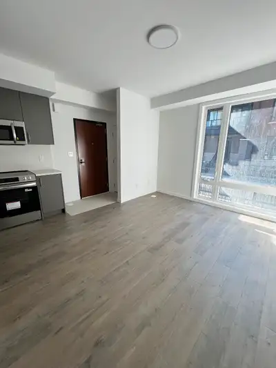 FOR LEASE – The Markdale 1 Located by Markham and Denison St. ✨ Modern Stacked Condo Townhome 2.5 Be...