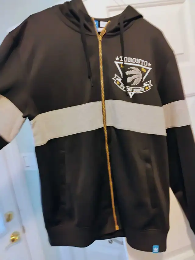 Adidas original Toronto Raptors jacket in Men's in Oshawa / Durham Region - Image 7