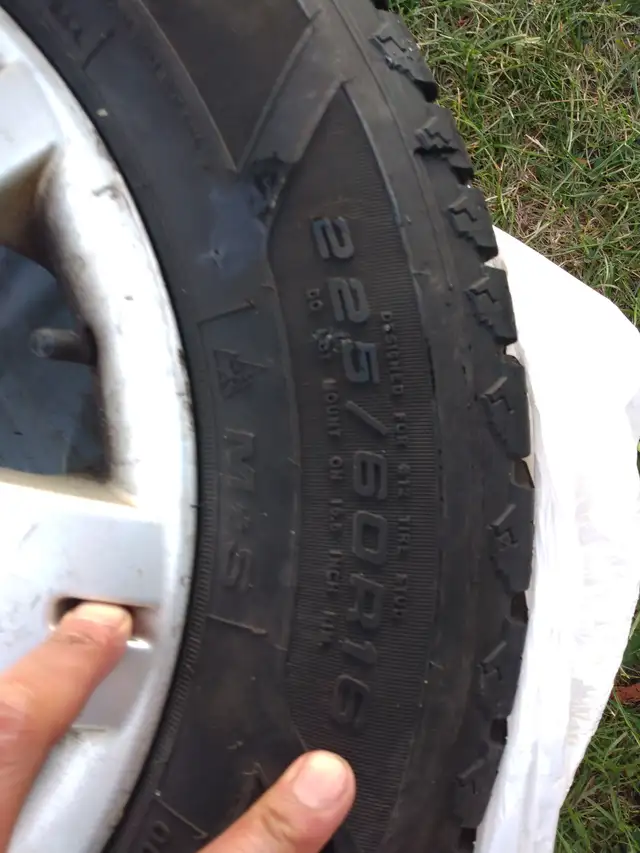 VW Winter Tires On Rims 225/60/16 in Tires & Rims in Oakville / Halton Region - Image 2