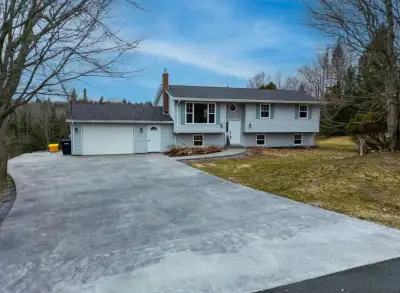 Executive 5 bedroom house with standalone in-law suite + Garage