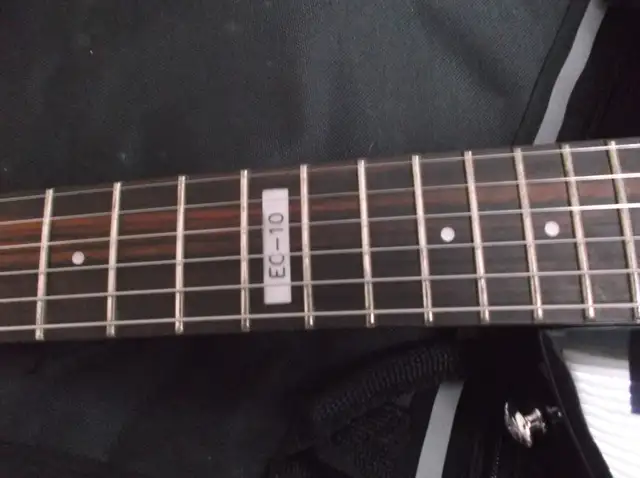 Guitare ESP-LTD EC-10 in Guitars in Sherbrooke - Image 5