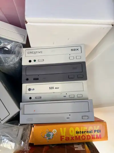 $60 each Offered here is a selection of BRAND NEW CD-ROM drives, including a Creative Labs 52X model...