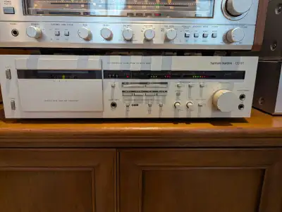 Vintage HK CD-191 tape deck. In excellent working condition, has a few light surface marks cosmetica...