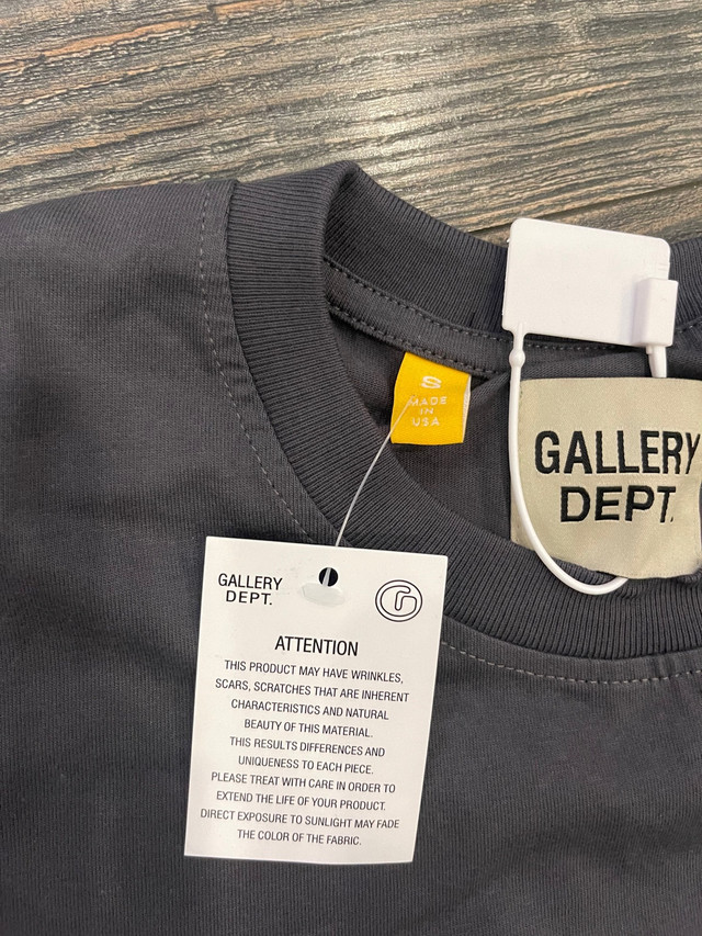 Gallery Dept Logo Tshirt in Men's in Mississauga / Peel Region - Image 4
