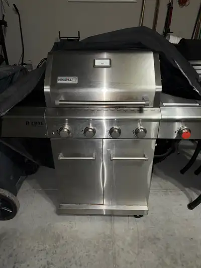 Stainless steel BBQ Works great Propane Cover included