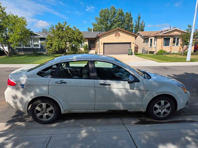 2009 ford focus se  in Cars & Trucks in Edmonton - Image 2
