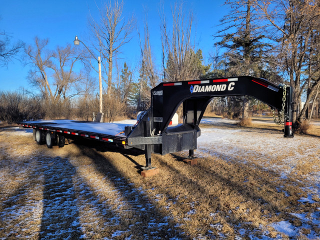 2020 Diamond C 32' Flatdeck Hydraulic-tilt Trailer in Cargo & Utility Trailers in Regina