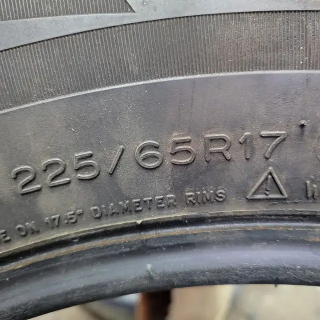 Single Michelin winter tire 225 65R17 in Tires & Rims in Ottawa - Image 7