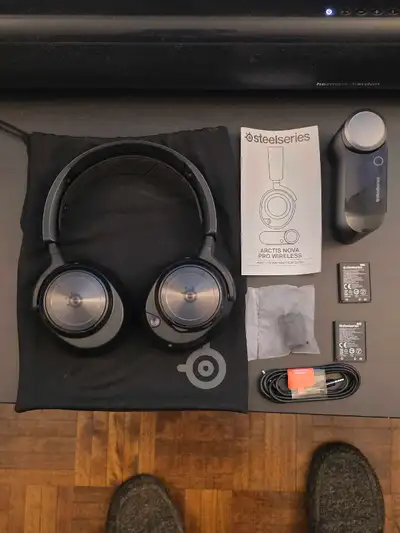 ***MINT CONDITION*** ***RETAILS FOR $565 WITH TAX. $145 IN SAVINGS*** Dual USB connections support P...