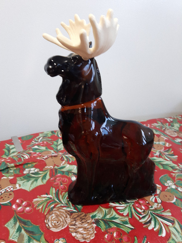 Vintage Avon Alaskan Moose After Shave Decanter in Arts & Collectibles in Edmonton - Image 2