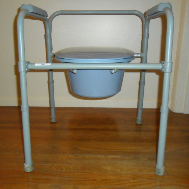 Blue Folding Bedside Non-Electric Waterless Commode Toilet in Health & Special Needs in Hamilton - Image 4