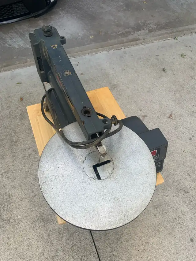 Craftsman 16” Variable Scroll Saw in Power Tools in London - Image 4
