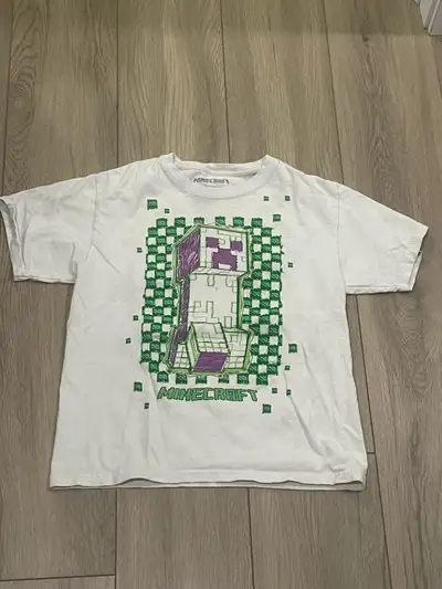 Boys size medium t shirt- fair shape-pu off Fox Creek Rd in Dieppe.