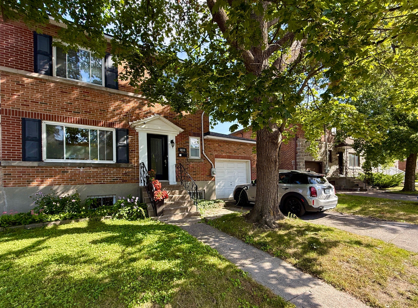 NDG House For Sale — photo 1