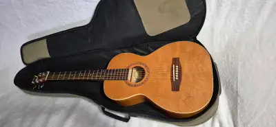 AMI WILD CHERRY 2006 - guitare acoustique parlour acoustic guitar Ami Nylon Cedar 2009 - guitare cla...