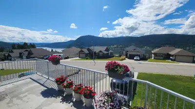 Amazing view of the lake. Upstair unite of house for rent, looking for a family of maximum 4 members...