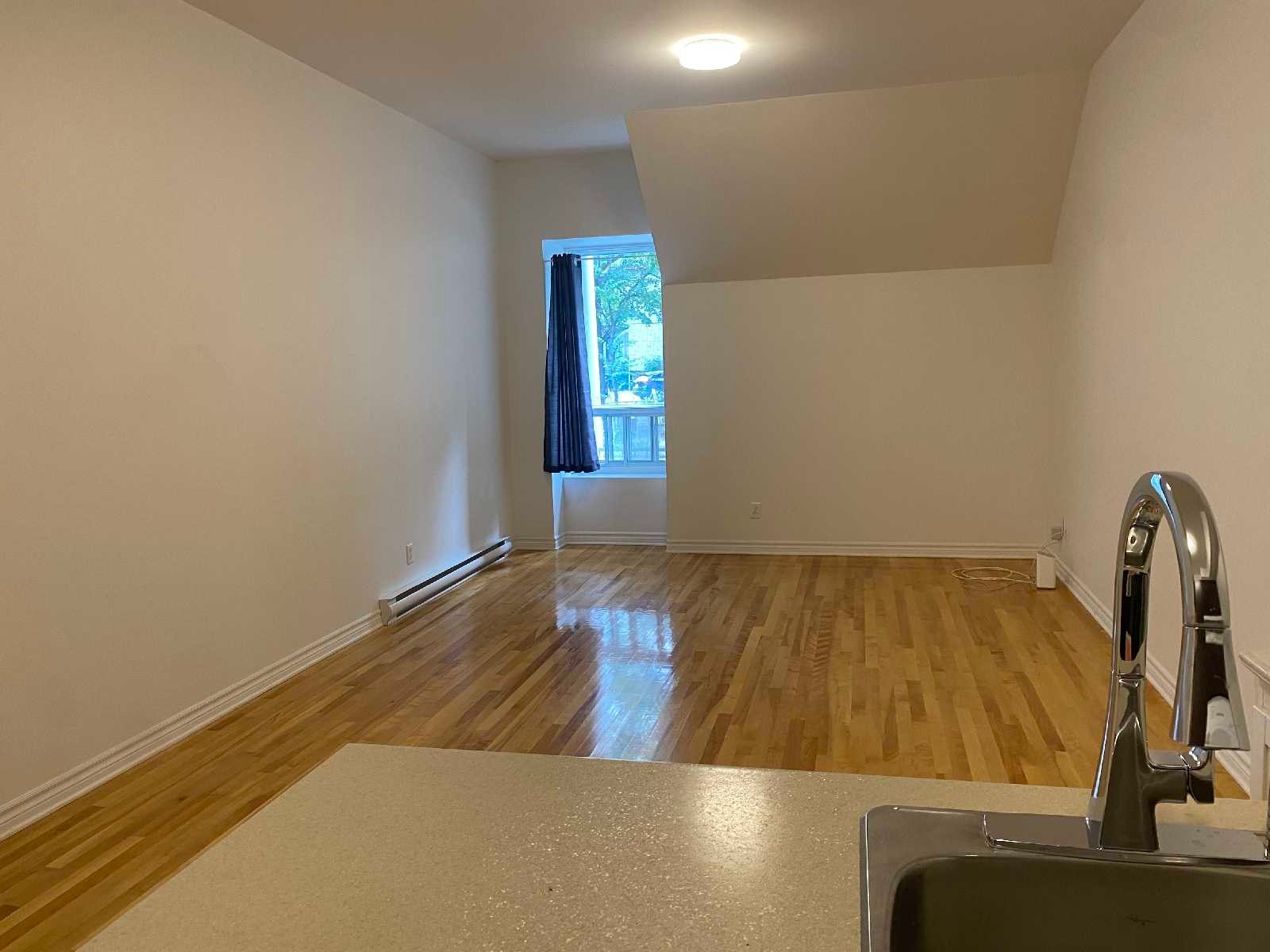 3415 Av. Laval — photo 2