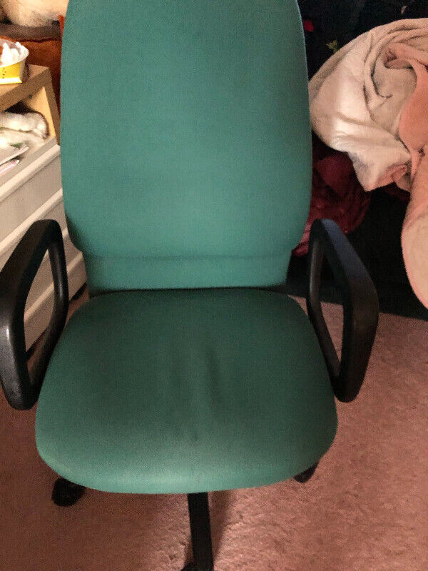 FS: Very comfortable office chairs, 5 drawer MALM dresser in Toys & Games in Ottawa