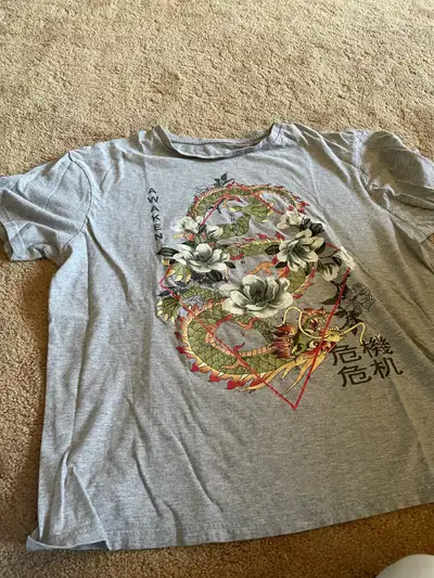 Hello I have this unbranded shirt with what appears to be a Chinese dragon the shirt says its size e...
