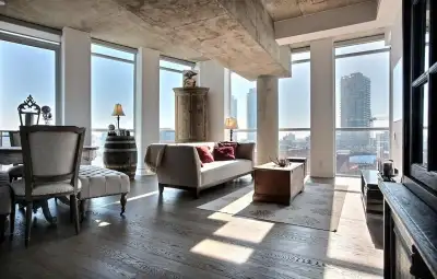 Beautiful airy BIG 2BR + 2BATH condo in the heart of King East