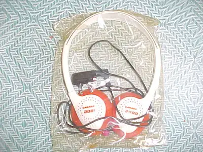 CANADA 3000 ORANGE/WHITE STEREO HEADPHONES, View more