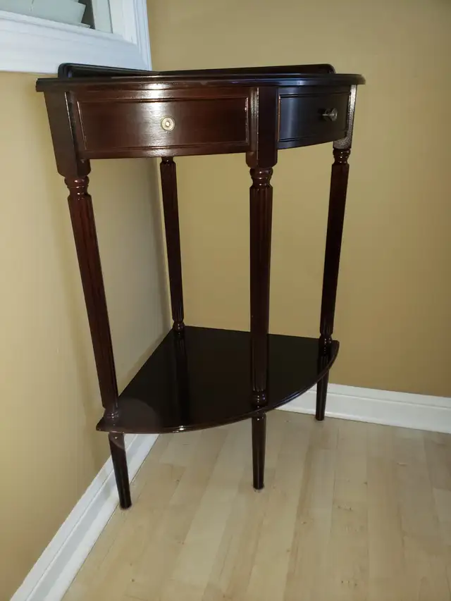 Elegant Wooden Corner Arc Table, Bottom Shelve and Top Shelf in Other Tables in City of Toronto - Image 5