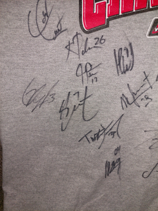 Team signed Edmonton Oil Kings Champs T Shirt
Mint
Size L/XL
$35 in Men's in Calgary - Image 3