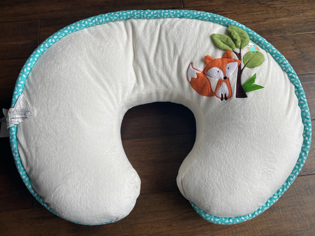 Boppy nursing pillow in Feeding & High Chairs in City of Toronto - Image 2