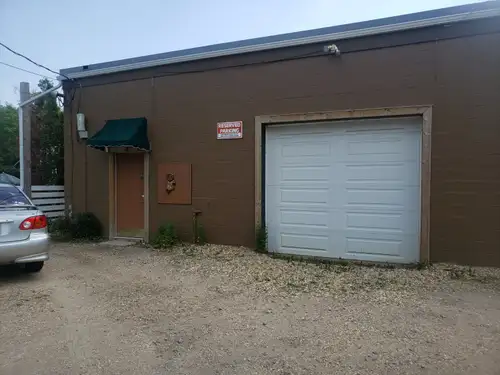 930 Sq Ft perfect for indoor storage or workshop. $900/Mo plus share of utilities (300) for a total...