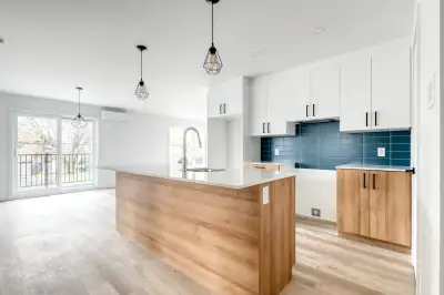 À LOUER – Grand 5 1/2 avec Internet inclus! Disponible pour juin Beau et spacieux 5 1/2 situé dans u...
