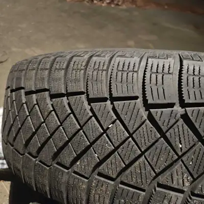 4 Pirelli 215 - 65- 16 on rims used 2 winters (with sensors) on VW Tiguan