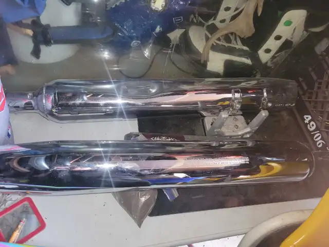 Harley davidson pipes 150 obo in Motorcycle Parts & Accessories in Napanee - Image 2