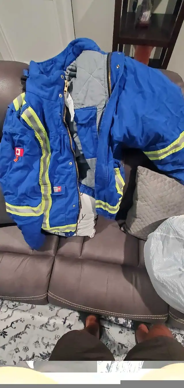 Winter Fire Retardent Jackets/ bibs in Men's in St. Albert - Image 4