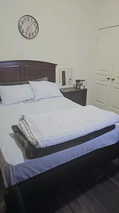 2 PRIVATE BEDROOM UPPER LEVEL MOUNT PLESANT GO-STATION FEMALES