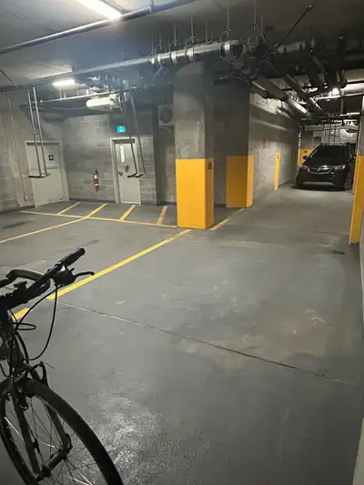 GARAGE PARKING - STATIONNEMENT GARAGE 198 R. AnnMontréal, QC H3C 0T2