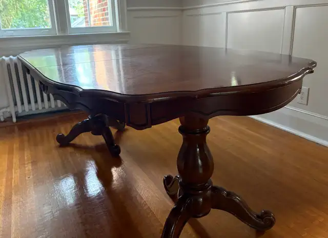 Antique Dining Table in Dining Tables & Sets in City of Toronto - Image 3
