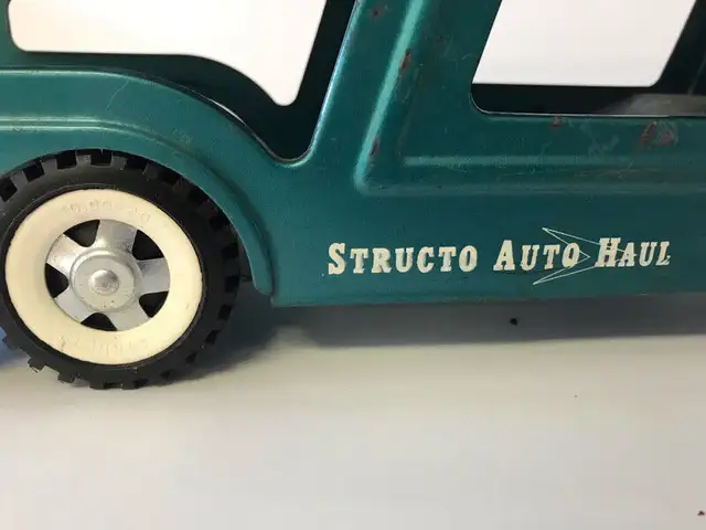 VINTAGE 1960 STRUCTO AUTO HAULER TOY METAL TRUCK in Arts & Collectibles in Mississauga / Peel Region - Image 5