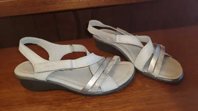 Ecco Women's Sandals in Women's - Shoes in City of Toronto - Image 3