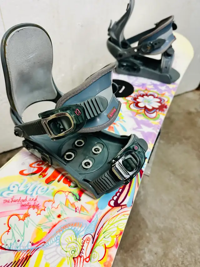 Like new Sims snowboard 125 cm with Sims bindings in Snowboard in Markham / York Region - Image 4