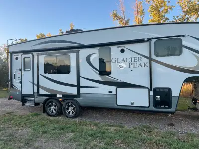 If it’s still listed it’s available. Glacier Peak fifth wheel Although it's seen a few horizons, thi...