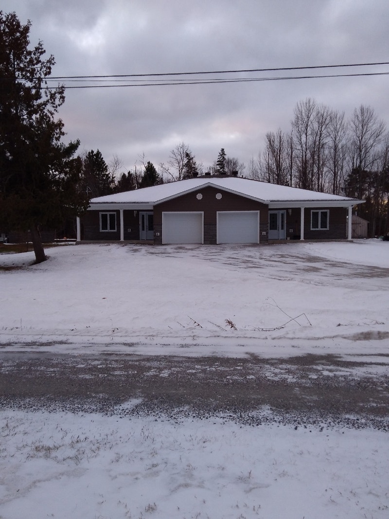 New, One Floor, 2 Bedroom Unit Available Long Term Rentals North