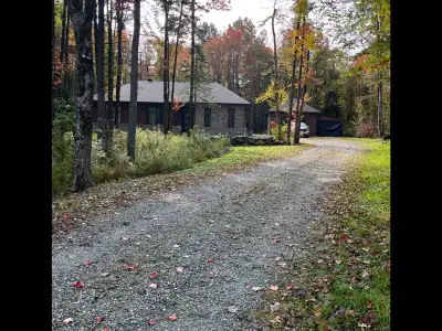 Maison a vendre 3 chambres avec spa, 2 salles de bain, planchers chauffant, 1 étage, terrain 64,000...