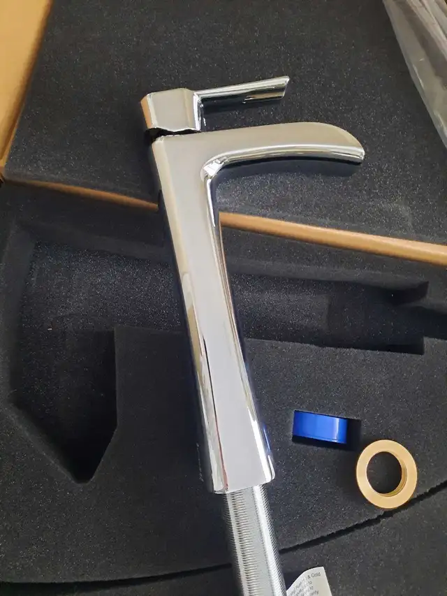 grand robinet neuf pour salle de bain  in Bathwares in Gatineau - Image 3