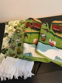 Country style oven mits and towels
